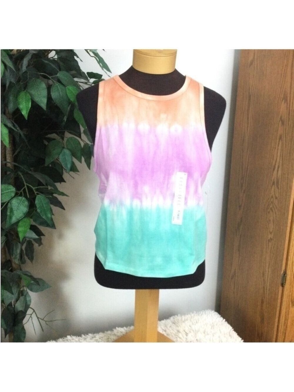 SO cropped tank top Woman’s Juniors size XXL ribbed material racerback